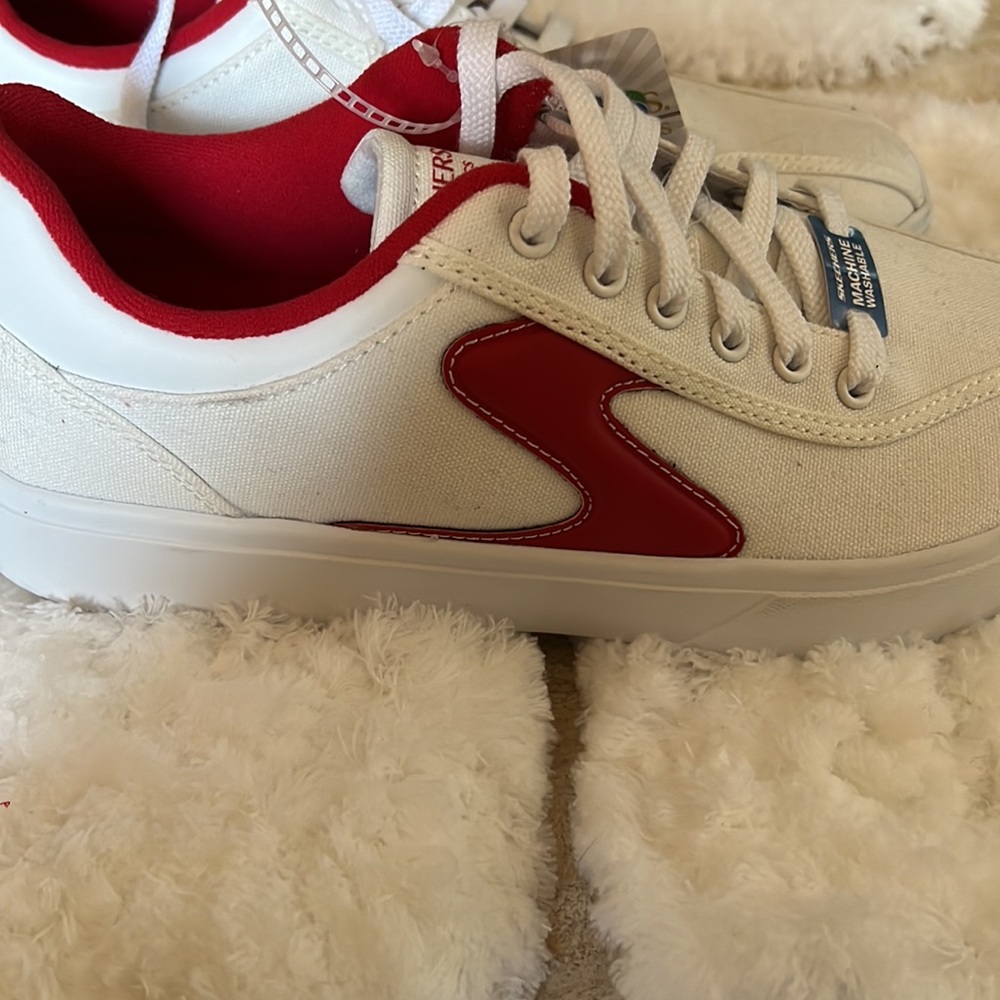 Skechers sneakers. - Picture 3 of 7